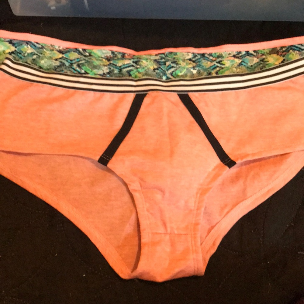2 panties